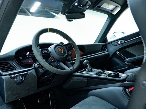 Used 2024 Porsche 911 GT3 RS RWD image 2