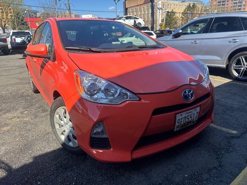 Used 2013 Toyota Prius C Three image 3