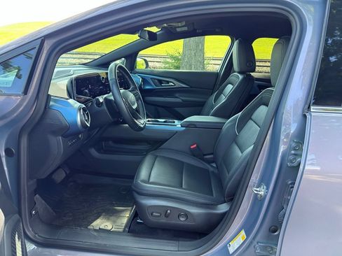 Used 2024 Chevrolet Equinox EV LT FWD image 2