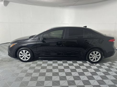 Used 2025 Toyota Corolla LE FWD image 5