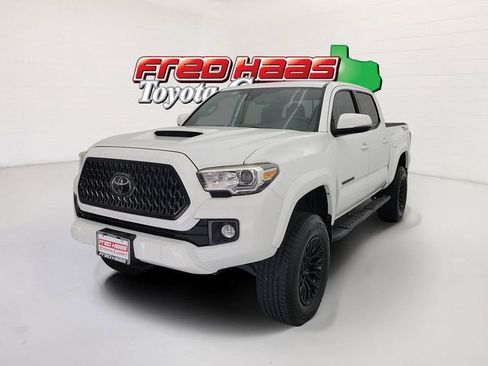 Used 2018 Toyota Tacoma TRD Sport w/ Technology Package RWD image 1