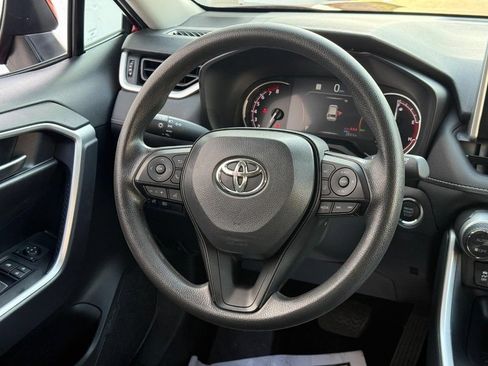Used 2025 Toyota RAV4 XLE AWD/4WD image 18