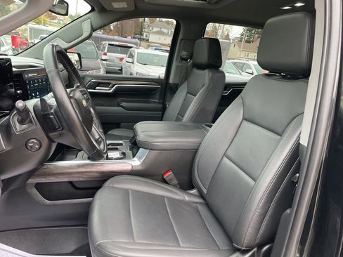 Used 2025 Chevrolet Silverado 1500 LTZ w/ LTZ Premium Package image 3