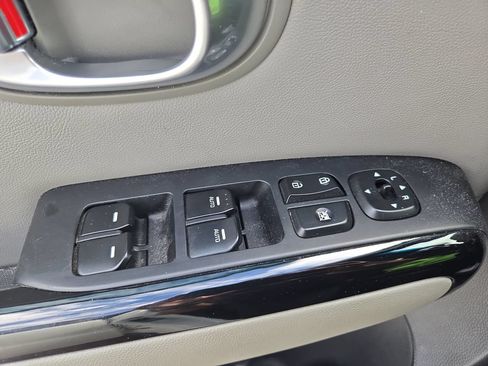 Used 2015 Kia Soul + w/ Audio Package FWD image 19