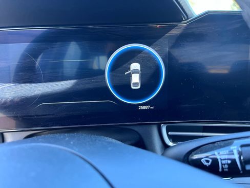 Used 2023 Hyundai Elantra Limited image 8