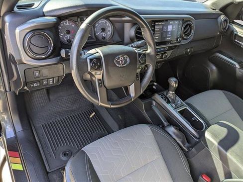 Used 2022 Toyota Tacoma TRD Sport image 12