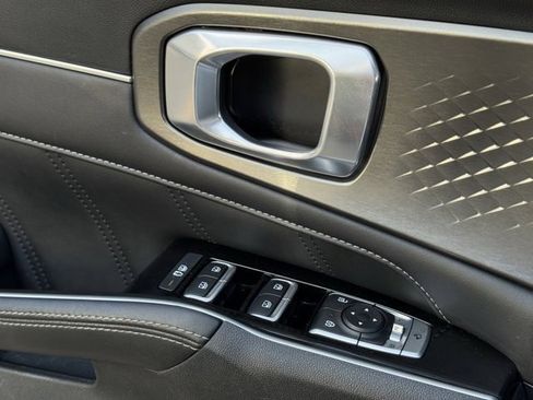 Used 2023 Kia Sorento SX image 28