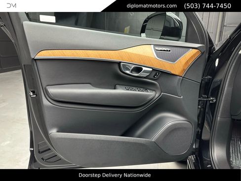 Used 2023 Volvo XC90 B6 Plus image 36