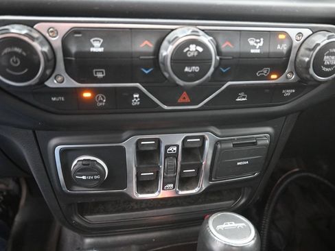 Used 2022 Jeep Gladiator Overland w/ Popular Equipment Package AWD/4WD image 9