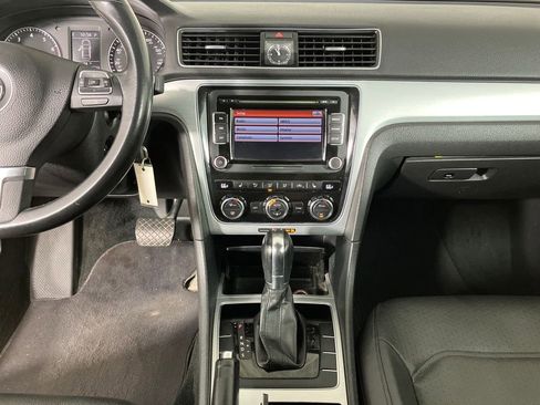 Used 2012 Volkswagen Passat 2.5 SE image 25