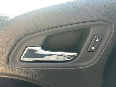 Used 2022 Chevrolet Colorado LT w/ Fleet Safety Package AWD/4WD image 9