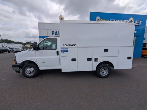 New 2025 Chevrolet Express 3500 w/ Power Convenience Package image 2