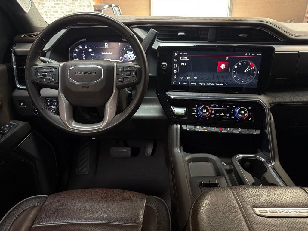 Used 2025 GMC Sierra 2500 Denali AWD/4WD image 15