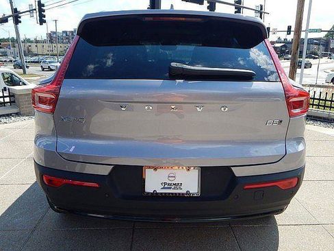 New 2026 Volvo XC40 B5 Plus w/ Protection Package Premier AWD/4WD image 9
