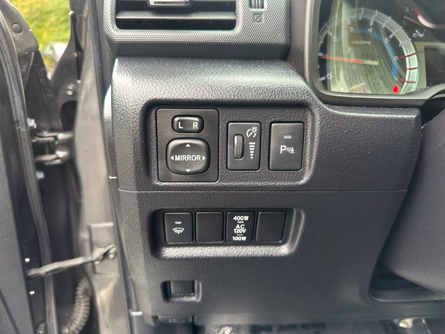 Used 2018 Toyota 4Runner Limited AWD/4WD image 31