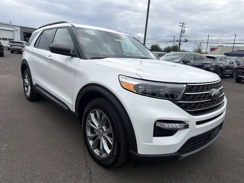 Used 2023 Ford Explorer XLT w/ Equipment Group 202A AWD/4WD image 7