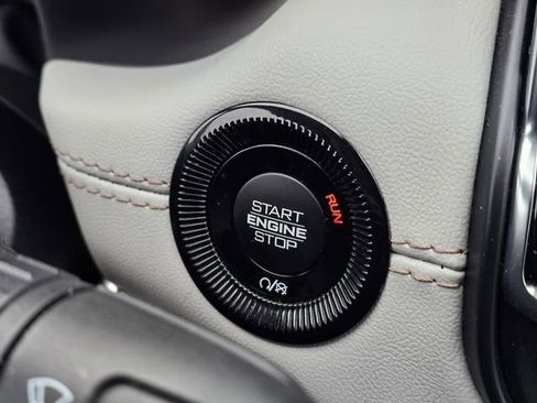 Used 2024 Jeep Compass Limited image 19