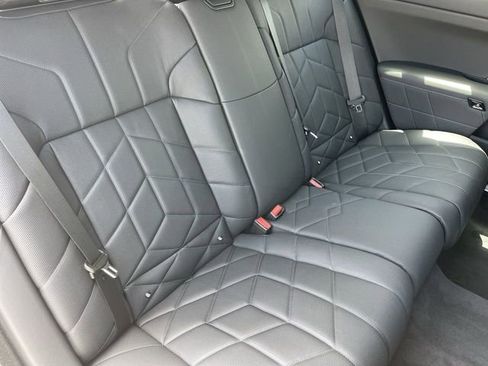 New 2025 BMW i7 xDrive60 image 13