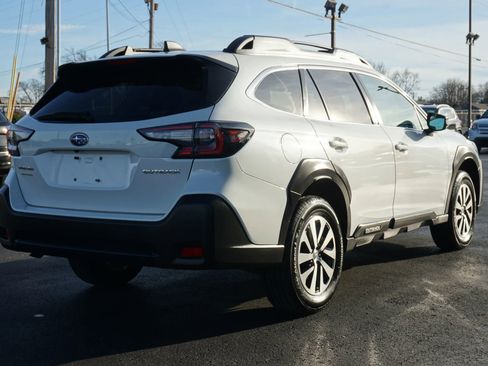 Used 2024 Subaru Outback Premium image 5