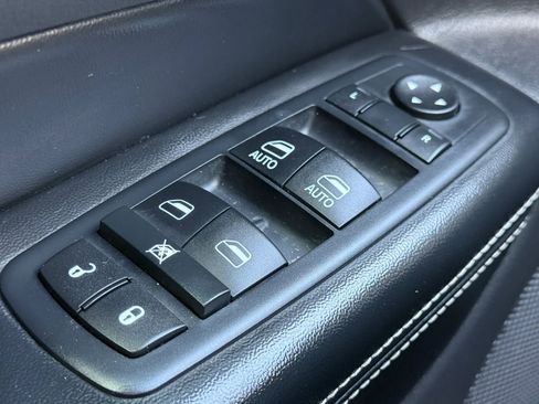 Used 2016 Jeep Grand Cherokee Limited w/ Luxury Group II image 24