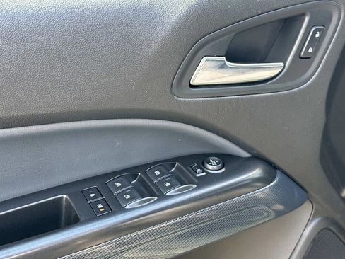 Used 2015 Chevrolet Colorado Z71 AWD/4WD image 16