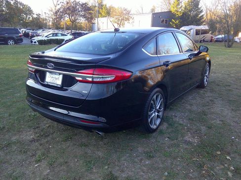 Used 2017 Ford Fusion SE w/ Equipment Group 201A image 4