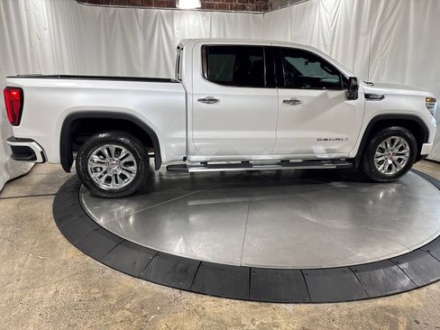 Used 2023 GMC Sierra 1500 Denali w/ Technology Package AWD/4WD image 9