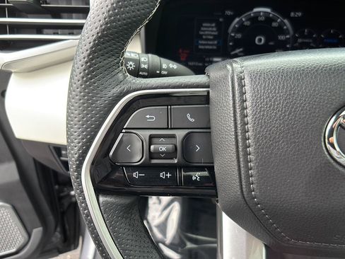 Used 2025 Toyota Sequoia Capstone AWD/4WD image 26