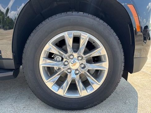 New 2025 Chevrolet Suburban Premier image 13