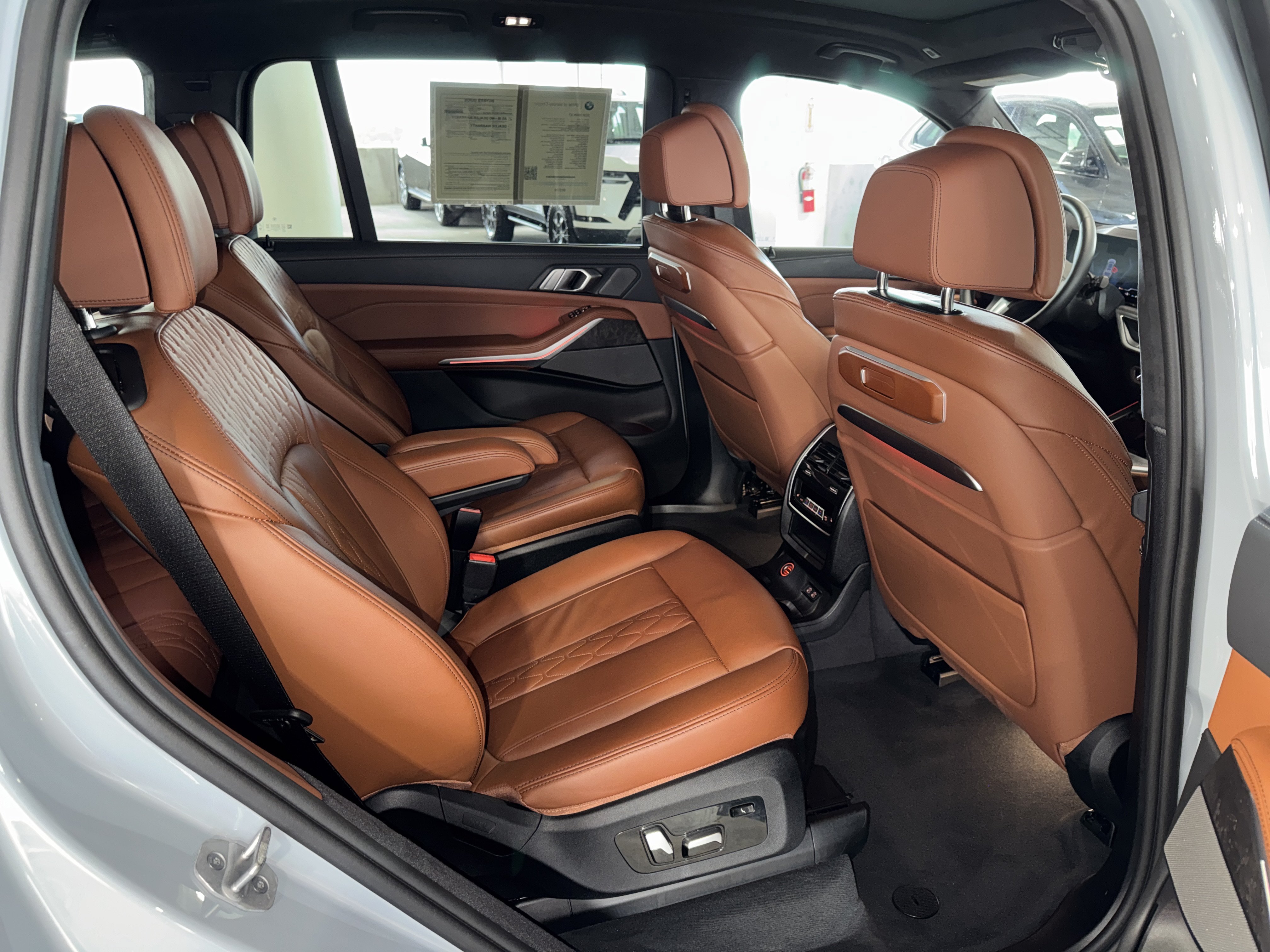 Certified 2026 BMW X7 xDrive40i w/ M Sport Package AWD/4WD image 12
