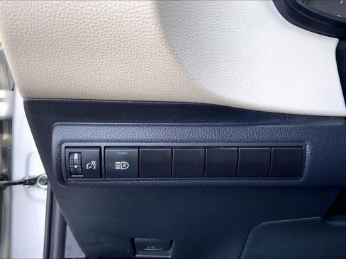 Used 2025 Toyota Corolla LE FWD image 33