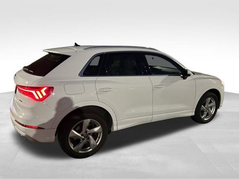 Used 2020 Audi Q3 2.0T Premium image 2