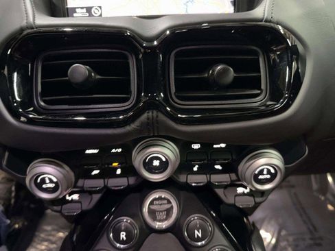 Used 2019 Aston Martin V8 Vantage Coupe image 39