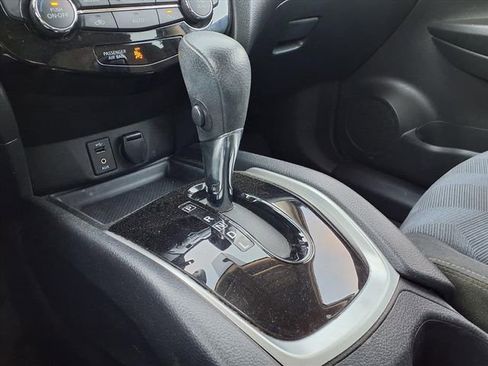 Used 2016 Nissan Rogue SV image 14