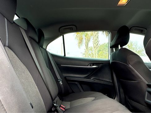 Used 2022 Toyota Camry LE image 9