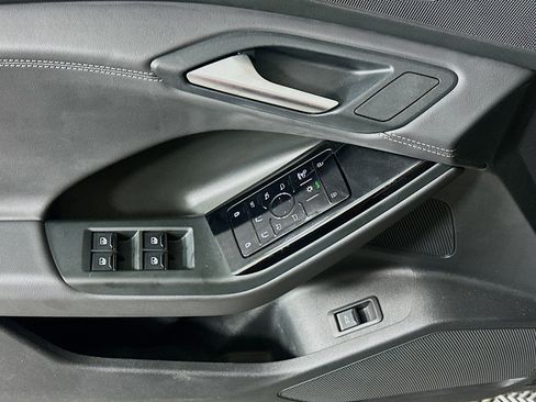 Used 2025 Audi Q6 e-tron Premium Plus w/ Premium Plus RWD image 15