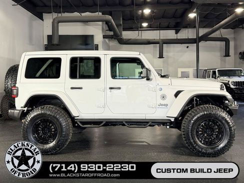 Used 2025 Jeep Wrangler Unlimited Sahara w/ Safety Group AWD/4WD image 7