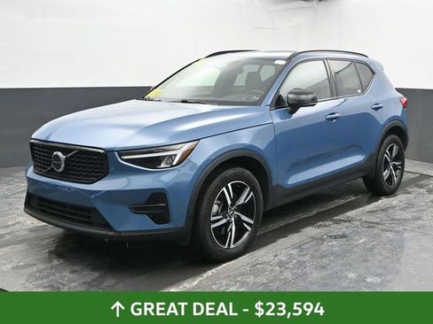 Used 2024 Volvo XC40 B5 Core image 6