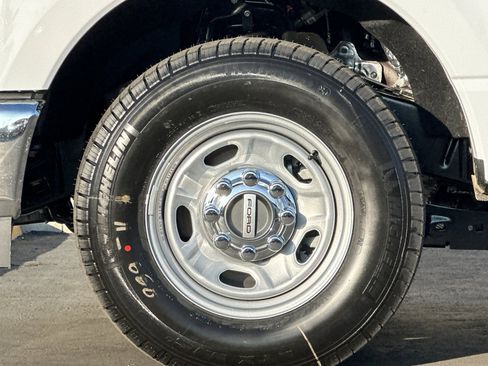 New 2026 Ford F250 XL w/ XL Chrome Package image 22