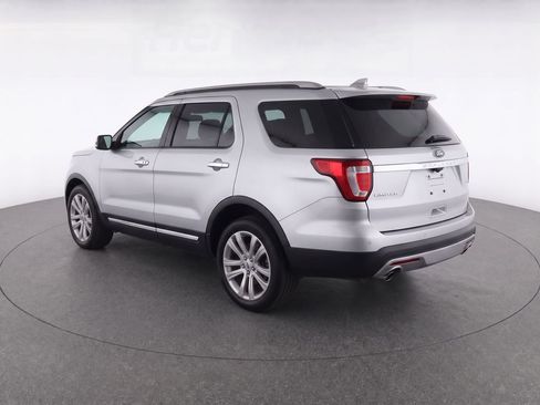 Used 2017 Ford Explorer Limited w/ Equipment Group 301A FWD image 8