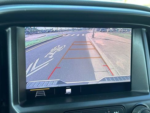 Used 2020 Chevrolet Colorado LT w/ Safety Package image 18