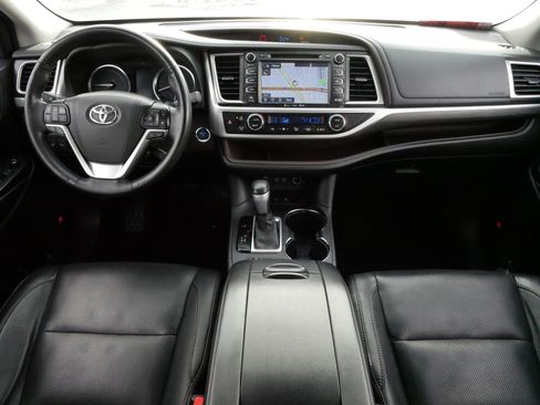 Used 2017 Toyota Highlander Limited Platinum image 10