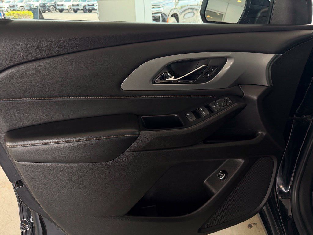 Used 2021 Chevrolet Traverse LT FWD image 12