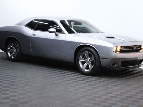 Used 2016 Dodge Challenger SXT image 1