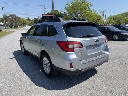Used 2017 Subaru Outback 2.5i Premium AWD/4WD image 3