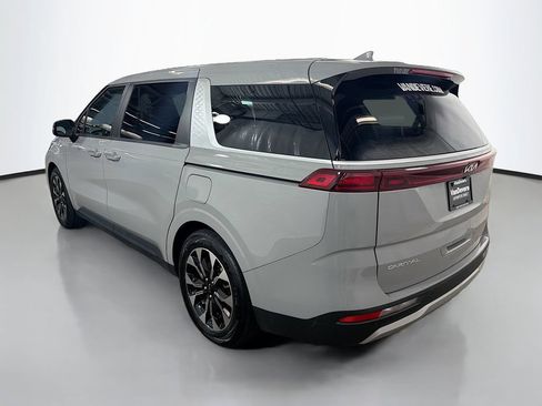 Used 2023 Kia Carnival EX FWD image 7