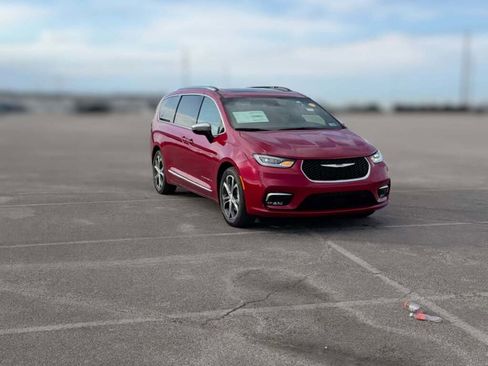 New 2026 Chrysler Pacifica Pinnacle image 17