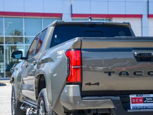 Used 2025 Toyota Tacoma TRD Sport w/ TRD Sport Premium Package image 6