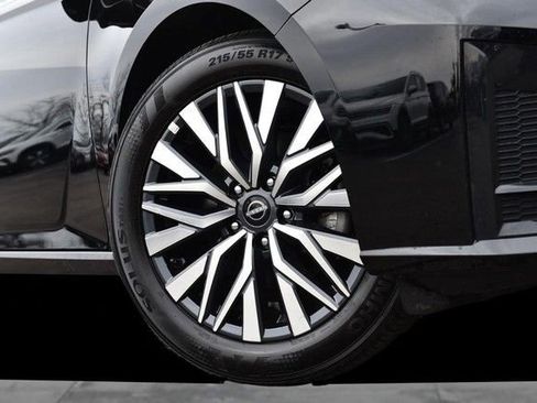 Certified 2025 Nissan Altima 2.5 SV image 3