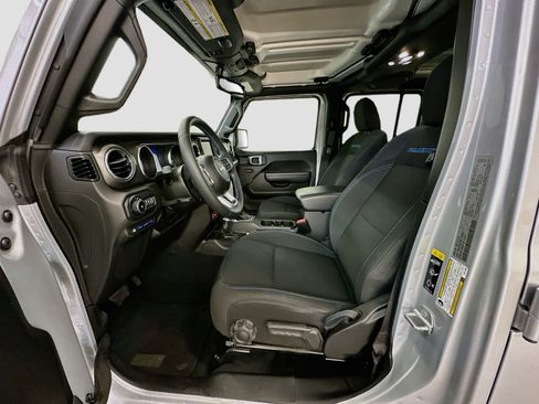 Used 2022 Jeep Wrangler Unlimited Rubicon 4xe AWD/4WD image 13